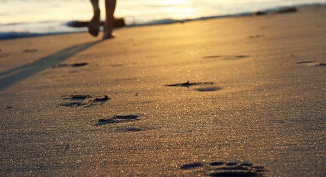 huellas+en+la+arena+reflexion